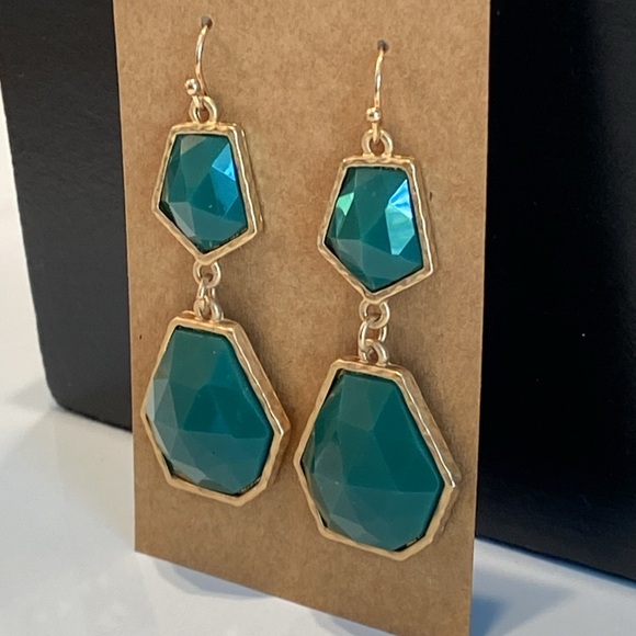 014-Fashion Earrings - Picture 3 of 5